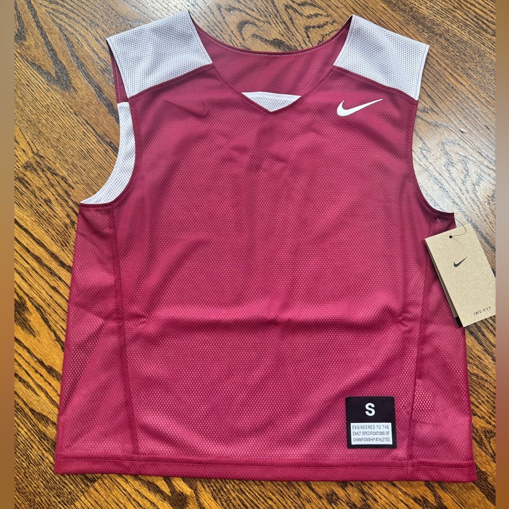 BNWT Nike Reversible training top kids sz S
